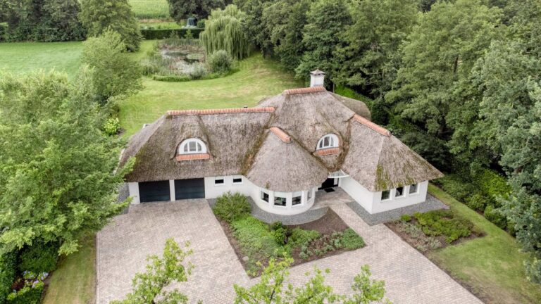 funda rietgedekte villa duitsland jacuzzi