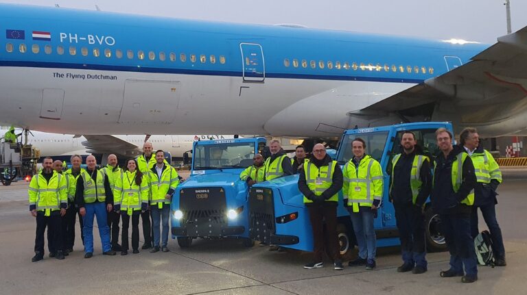 Grondpersoneel van KLM op het platform van Schiphol; zij streden in 2025 voor de nieuwe CAO-afspraken en salarisverhoging van 2026