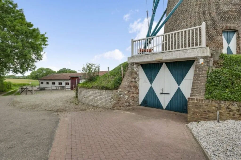 Achterkant molen van Hunnecum.