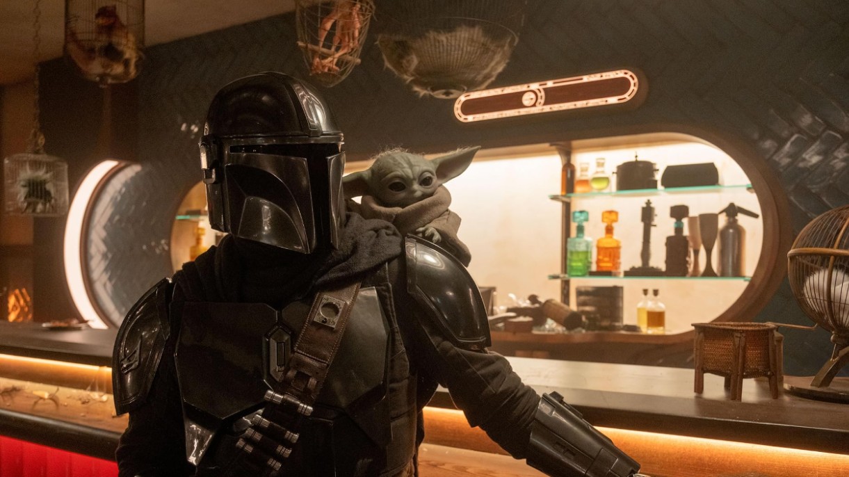 The Mandalorian and Grogu samen in een scene van de nieuwe Star Wars film.