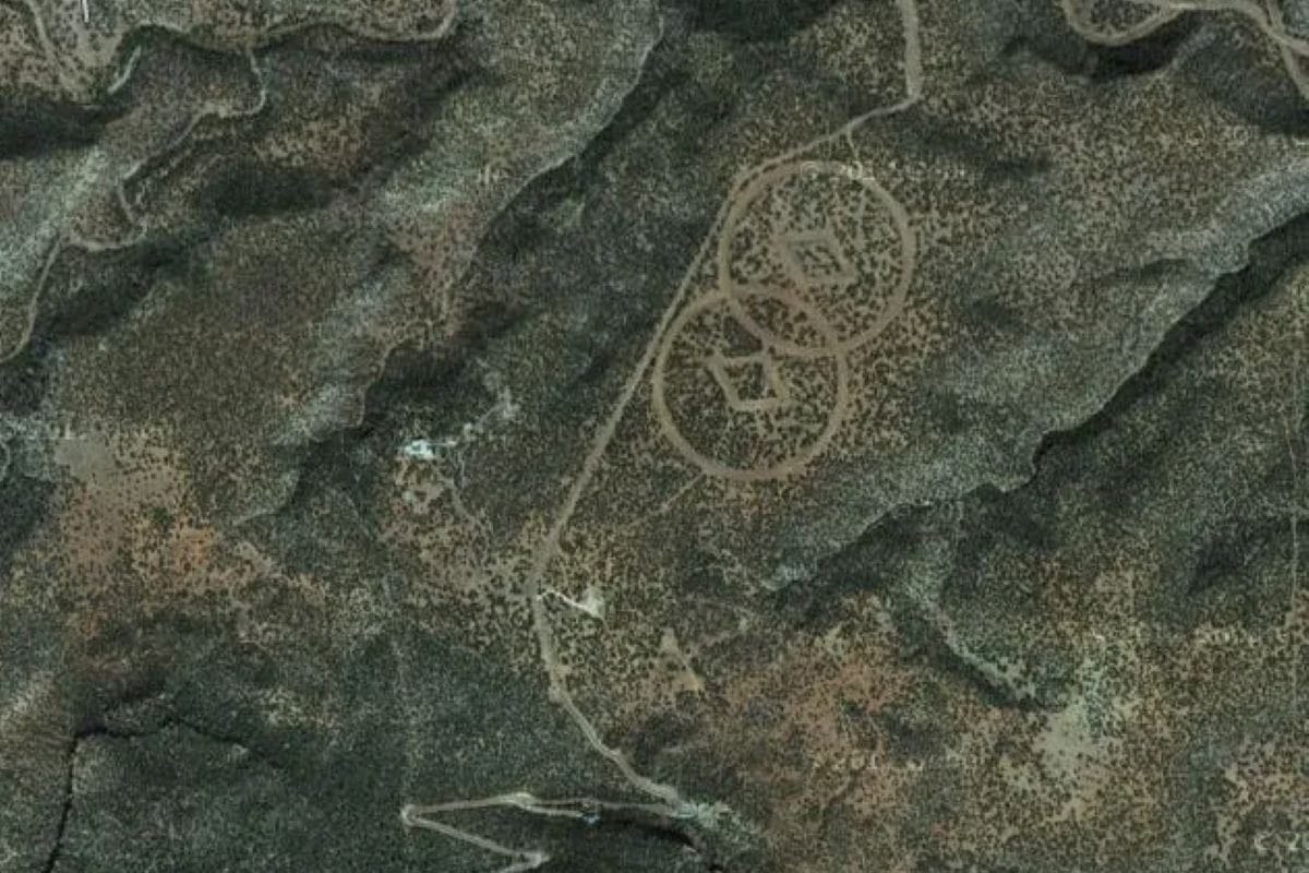 Bunkers scientology kerk is ook één van de vreemde foto's op google earth