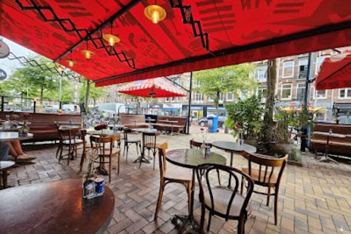Terras van Ricardo's eethuis in Amsterdam