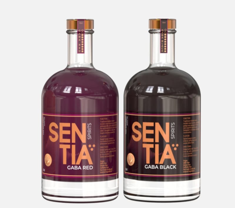 Twee flessen Sentia, non-alcoholische drank.