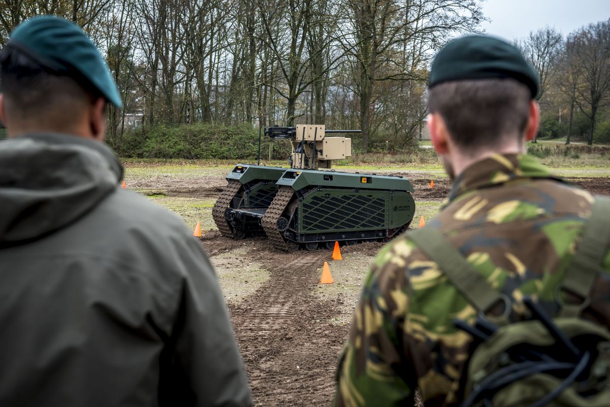 Militairen van de Nederlandse krijgsmacht tijdens een oefening
