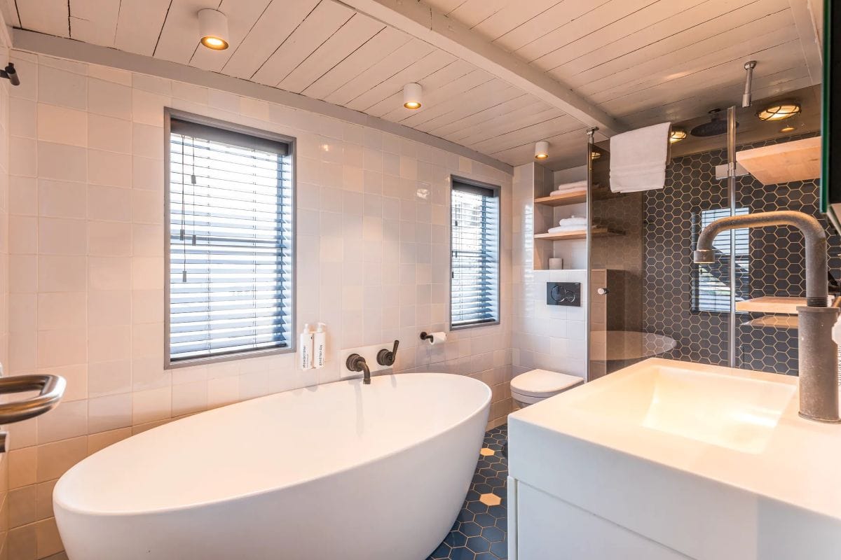 Surinamekade badkamer