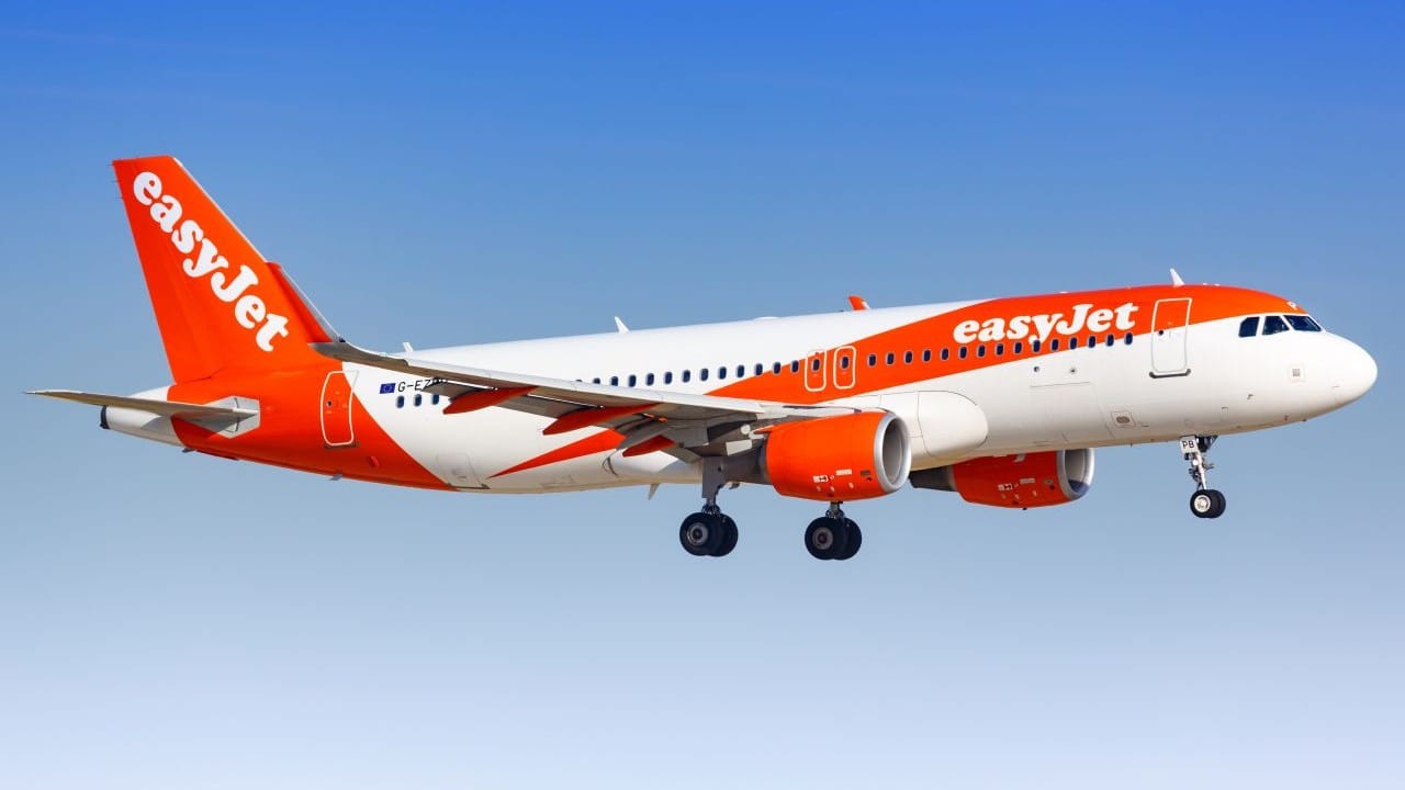 Vliegtuig van easyJet, maatschappij waar de bagagebundel vaak duurder uitpakt