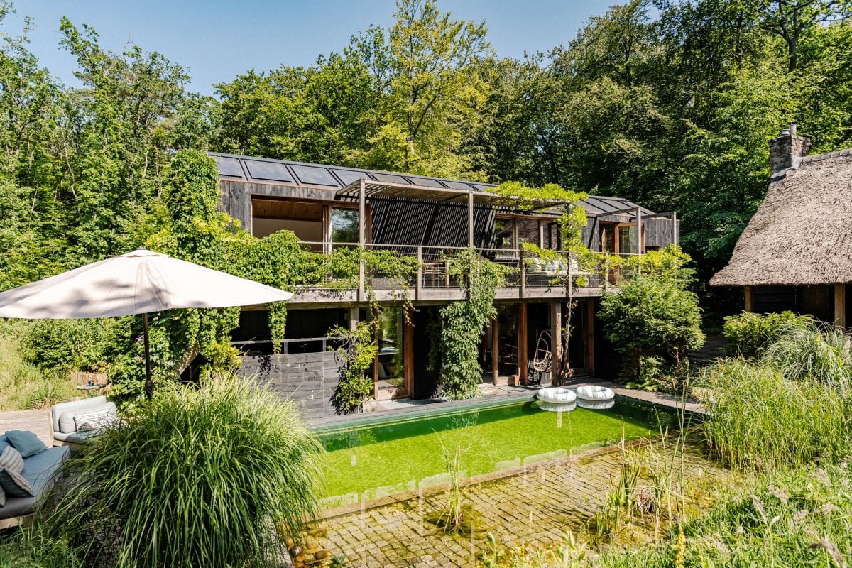 funda-villa-3750000-euro-zwemvijver-5300-m2-grond-01