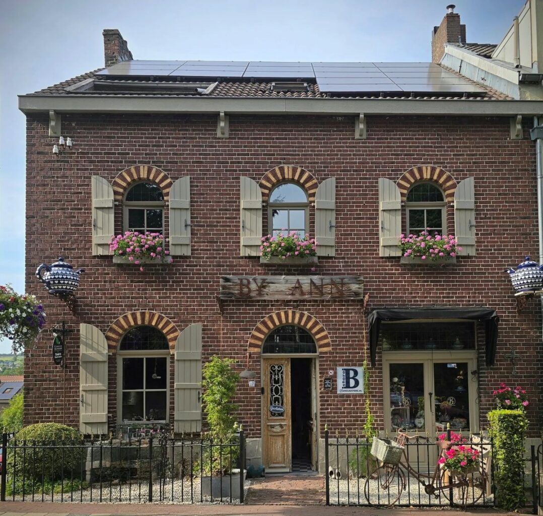 Voorkant huis Simpelveld kapsalon
