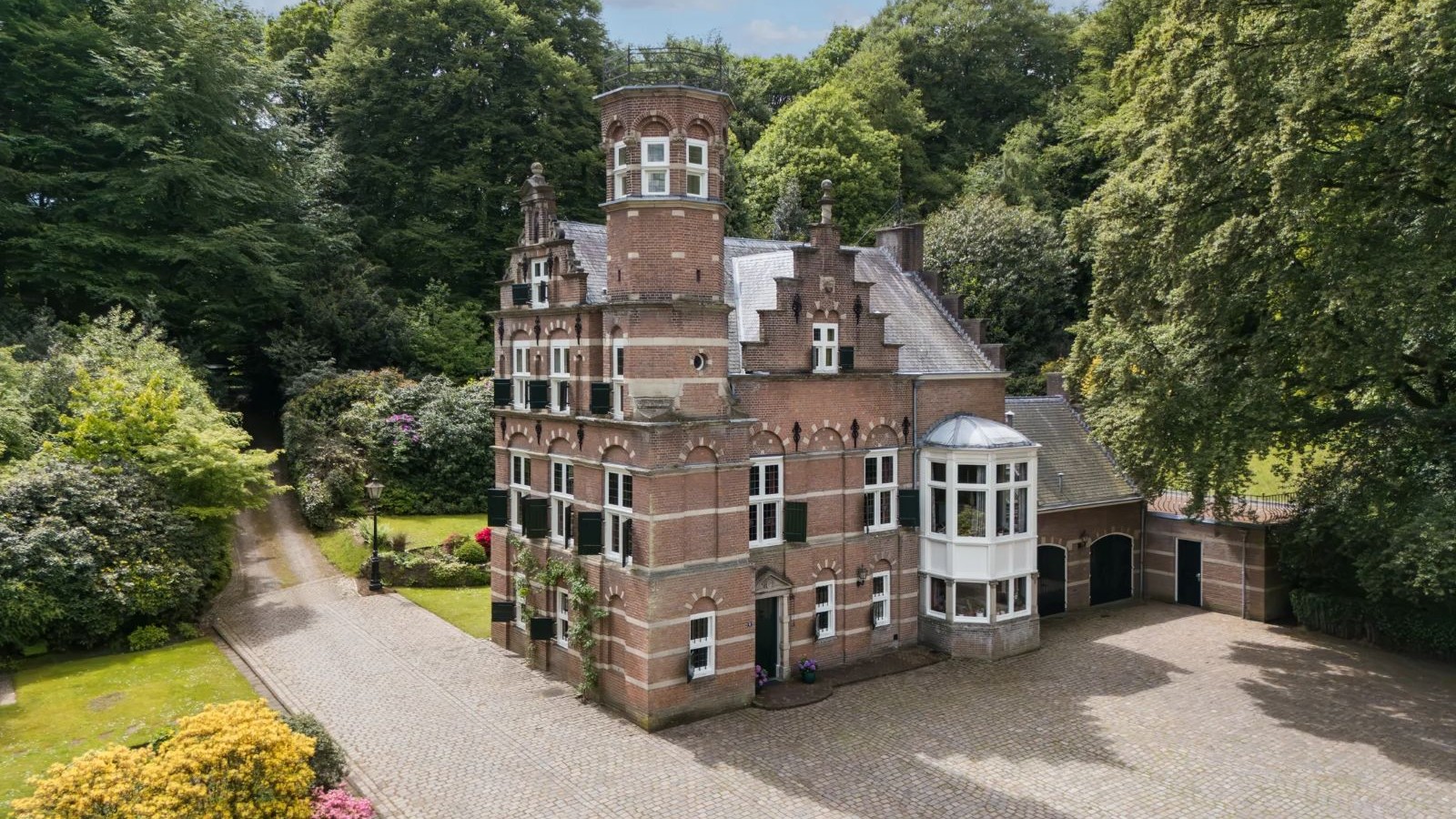 Funda landhuis ubbergen mysterieuze toren