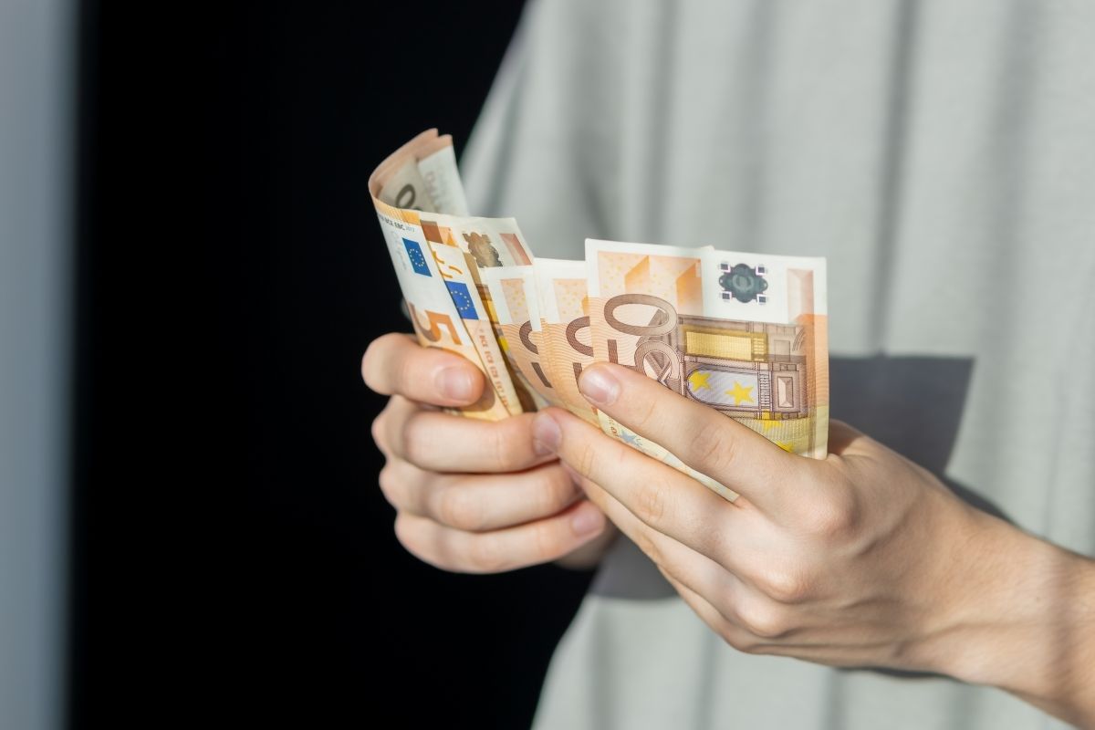 Verschil bijstand modaal inkomen